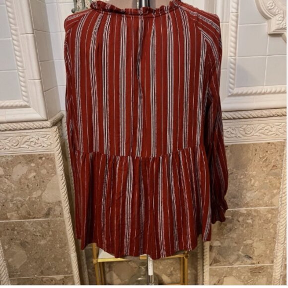 Wonderly. Sz 2X. Reddish Brown. Wrist elastic ruffle. Tie neck. Rayon. B123 - Picture 4 of 6